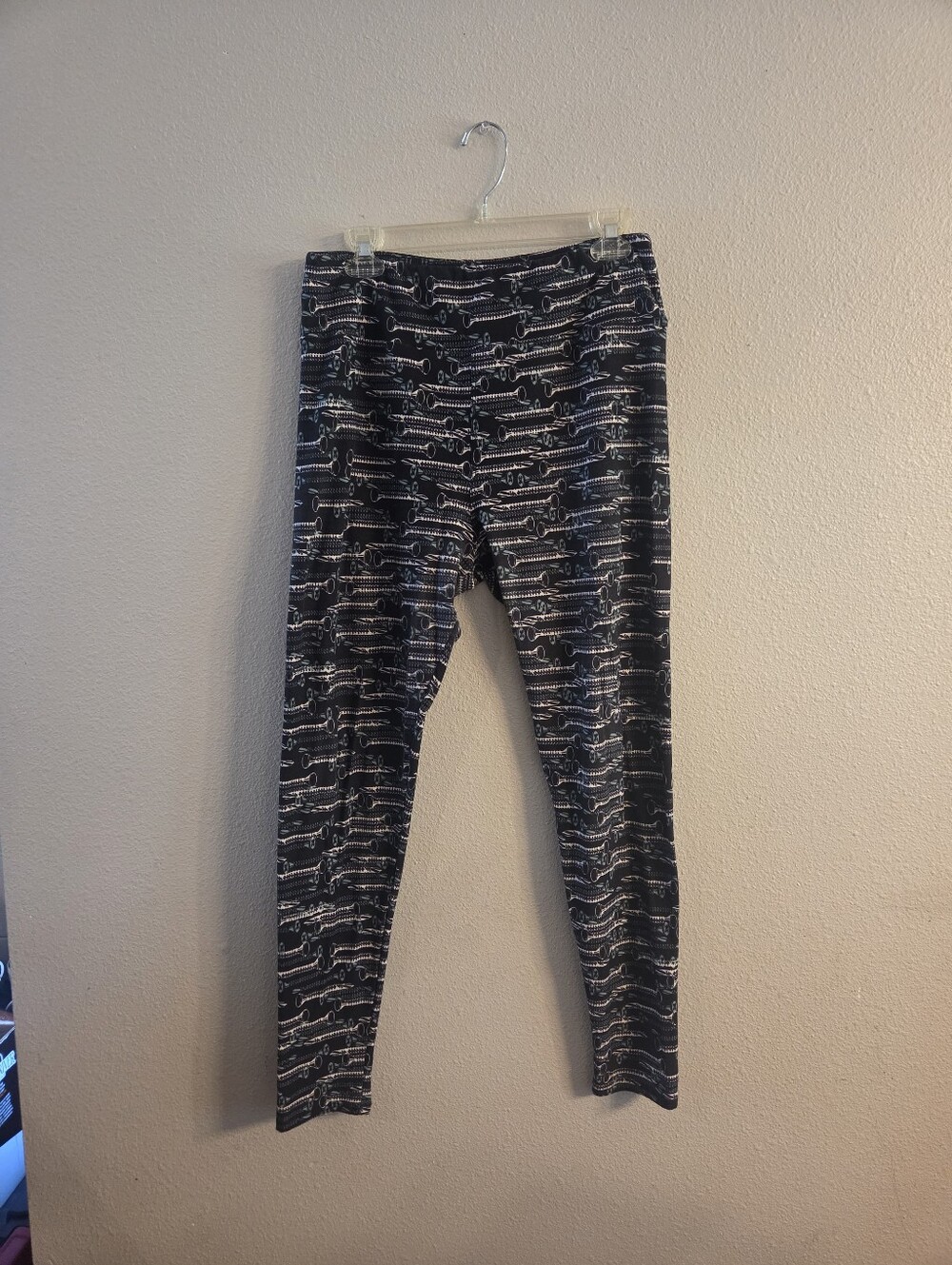 LuLaRoe Tall & Curvy Leggings – Screws & Bolts Print